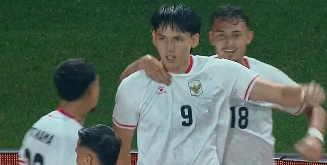 Baker lập hat-trick ngay trận ra mắt giải. Ảnh: Chụp màn hình VTV.