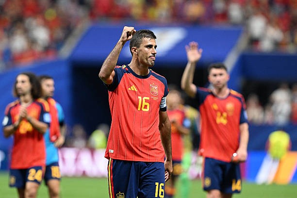 Việc Rodri rục rịch chuyển đến Real Madrid mang đến hy vọng cho Man Utd về Tchouameni. Ảnh: Getty Images. 