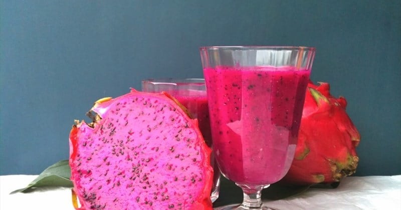 Vitamin C trong thanh long tham gia vào quá trình kiểm soát sự hình thành melanin bằng cách hỗ trợ ức chế hoạt động của enzyme tyrosinase.