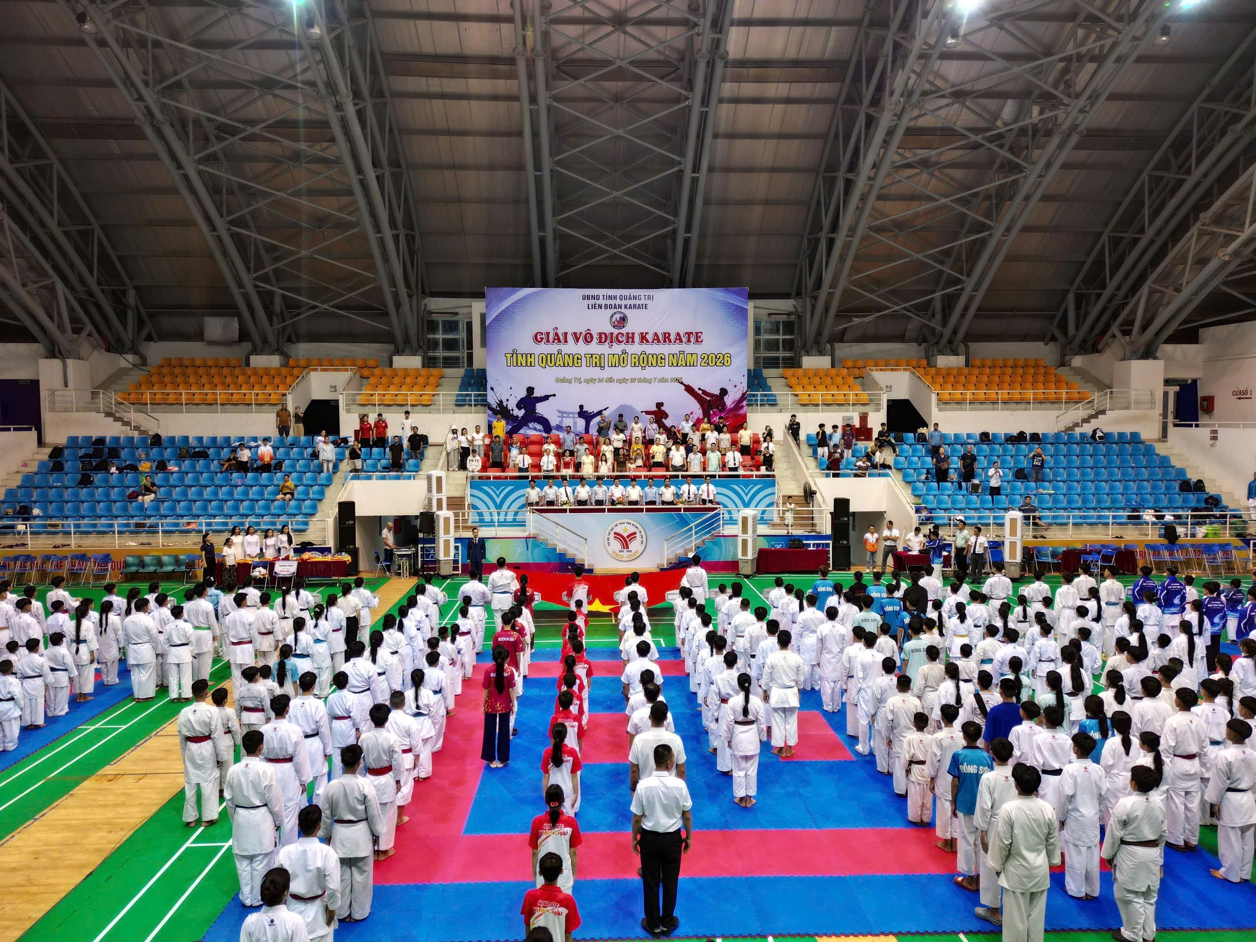 Toàn cảnh buổi lễ khai mạc.jpg