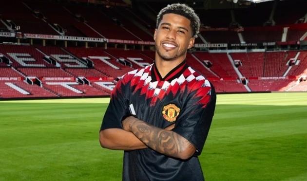 Santos là tân binh hè này của Quỷ đỏ. (Ảnh: Trang chủ Man Utd)