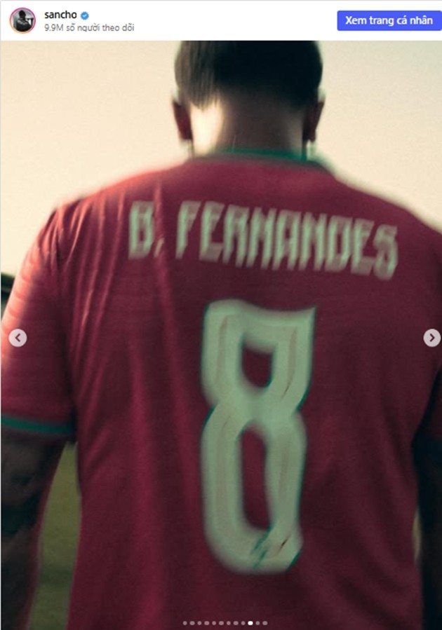 Sancho mặc áo của Bruno Fernandes. (Instagram Jadon Sancho)