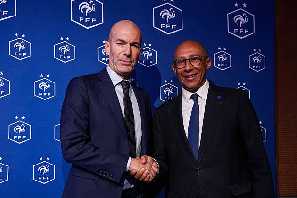 Liên đoàn bóng đá Pháp và Zinedine Zidane đang 