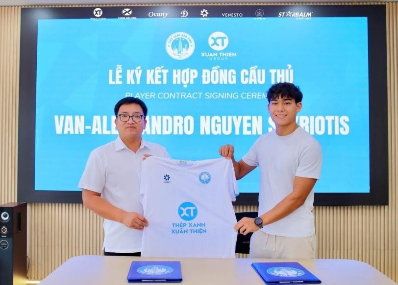 Nam Định ra mắt tân binh Việt kiều Áo Van-Alessandro Nguyen Skyriotis
