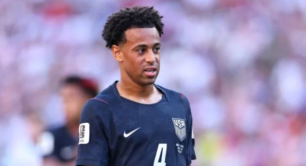 Adams có thể là lời giải cho bài toán tuyến giữa MU. Ảnh: Getty Images.
