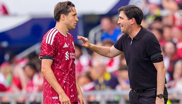 Iraola còn rất nhiều điều cần phải cải thiện cho Liverpool. (Ảnh: Getty Images)