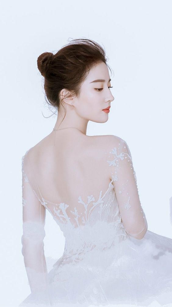 Chỉ thoa một lớp quá mỏng hoặc bỏ sót một số vùng trên khuôn mặt sẽ khiến tia UV vẫn có cơ hội tác động lên da và phá hủy collagen.