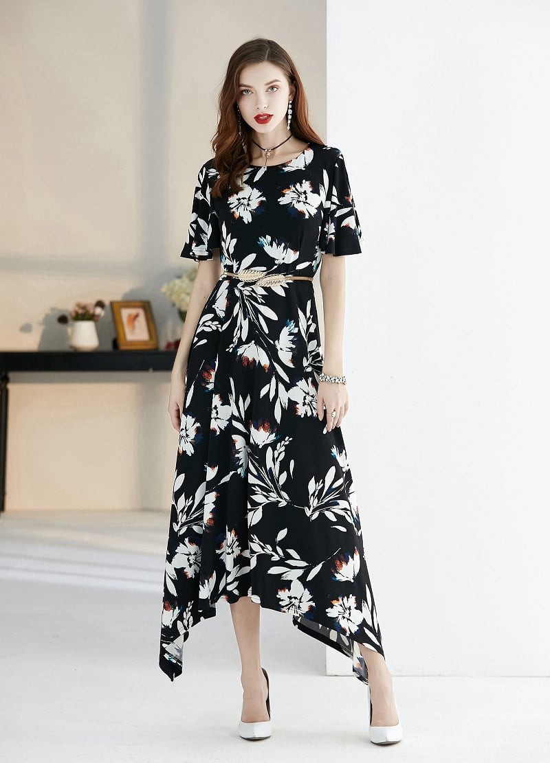 Váy họa tiết dáng dài với họa tiết nhã nhặn tạo điểm nhấn nhẹ nhàng, giúp phong cách công sở thêm nổi bật nhưng vẫn thanh lịch.