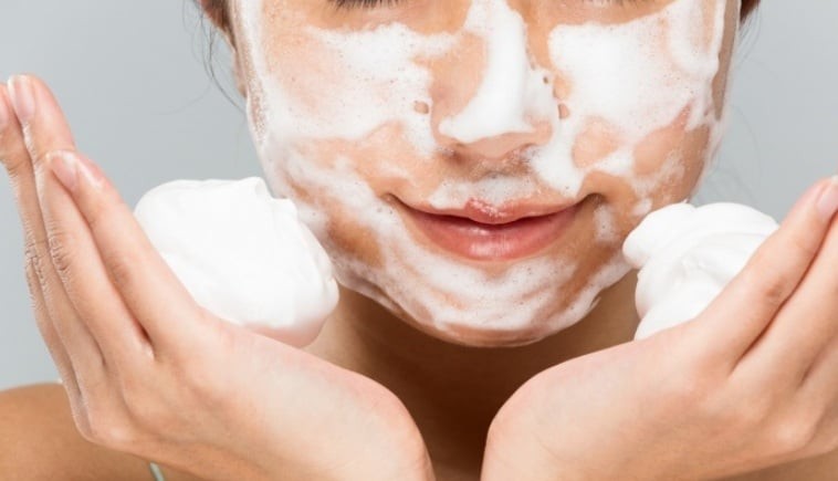 Làm sạch luôn được xem là bước quan trọng nhất trong quy trình chăm sóc da. 