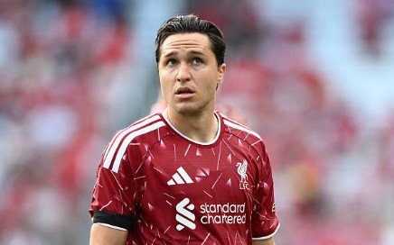 Chiesa không thể ra sân ở trận giao hữu vừa rồi của Liverpool. Ảnh: Getty Images.
