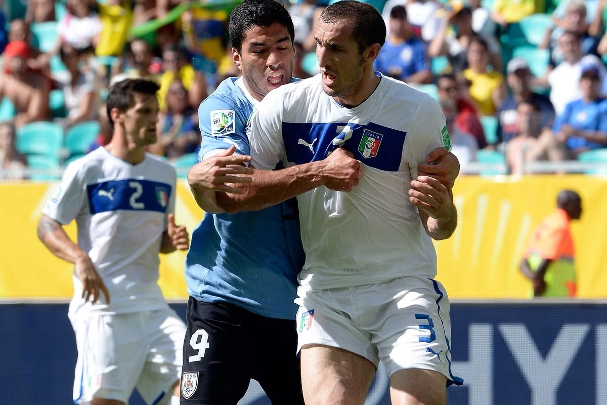 Suarez nhận án phạt nặng nhất lịch sử World Cup. Ảnh: Getty Images.