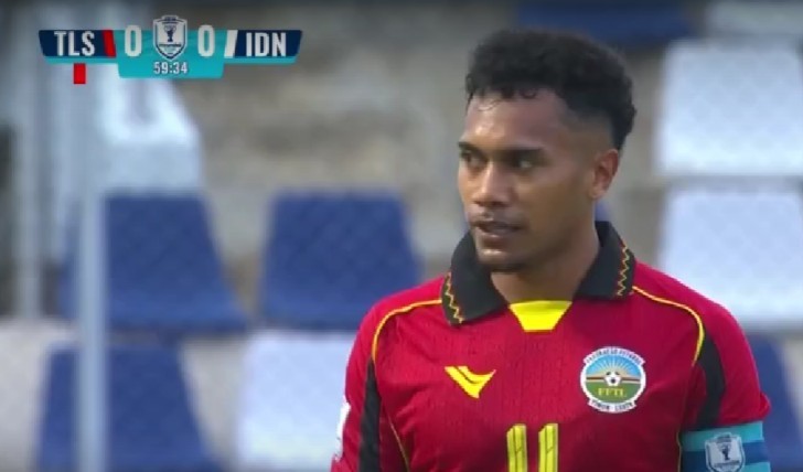 Chơi thiếu người nhưng Timor-Leste vẫn giữ vững tỷ số hòa, thậm chí còn có các pha phản công nguy hiểm về phía khung thành Indonesia. Ảnh chụp màn hình (VTV).