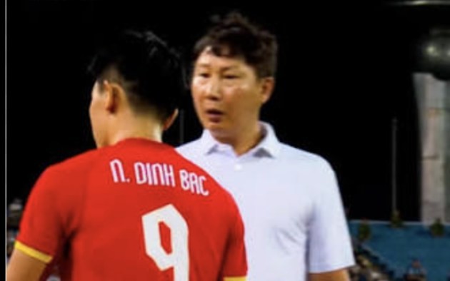 Đình Bắc hụt hẫng khi phải rời sân sớm. Ảnh chụp màn hình FPT.