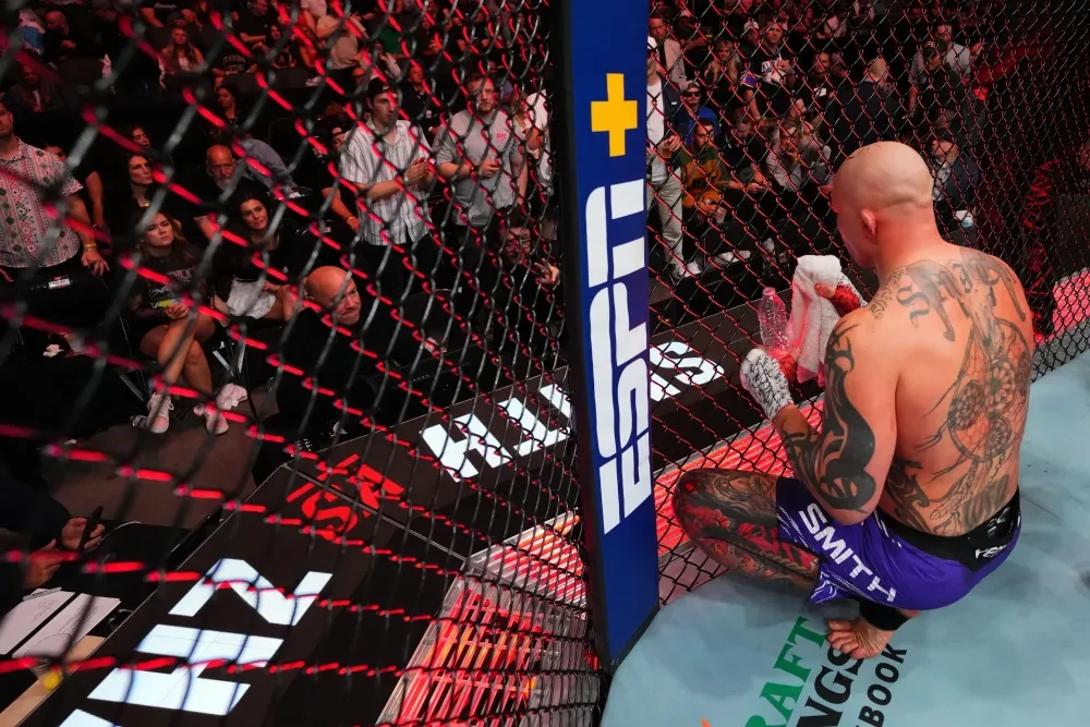 Anthony Smith và Dana White trò chuyện