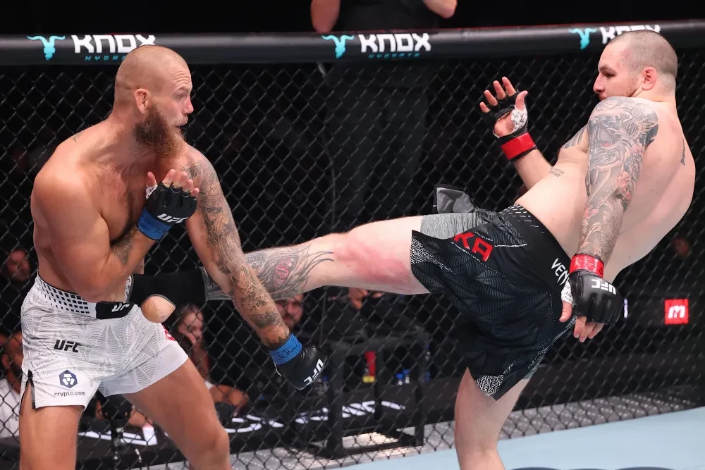 Jovan Leka tung cú đá sườn hạ gục Alexander Poppeck tại UFC Belgrade