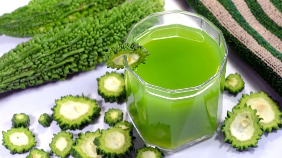 Uống nước mướp đắng mang lại nhiều lợi ích cho sức khỏe.