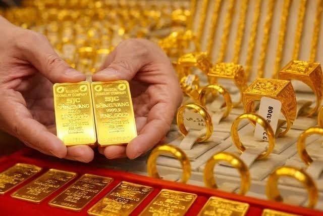 Tình trạng chênh lệch giá mua - bán bị kéo giãn rộng cũng diễn ra đồng loạt tại các đơn vị lớn như Bảo Tín Minh Châu, DOJI, Phú Quý... 