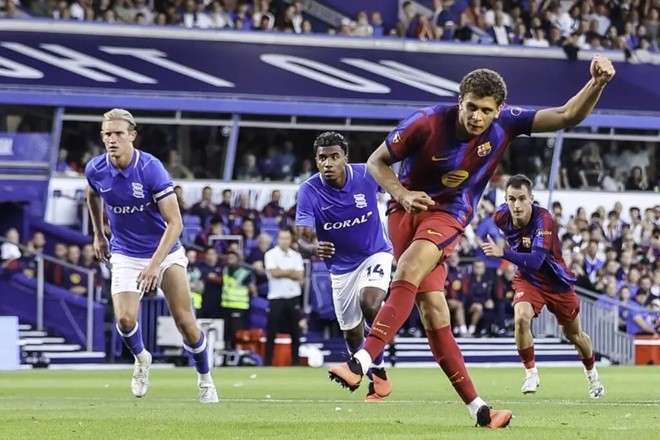 Abdelkarim vừa lập cú đúp cho Barca.