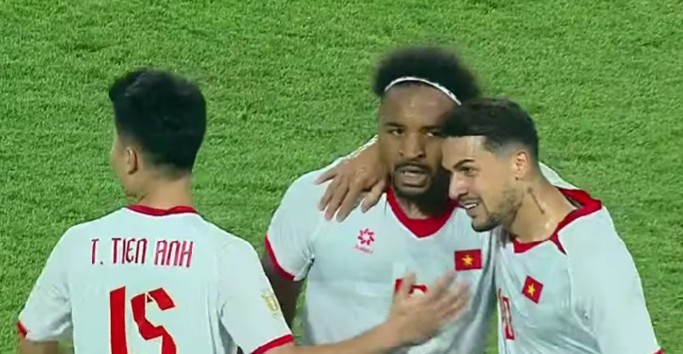 Nguyễn Xuân Son lập công để ấn định thắng lợi 3-0 dành cho tuyển Việt Nam trước Indonesia. Ảnh chụp màn hình (FPT).