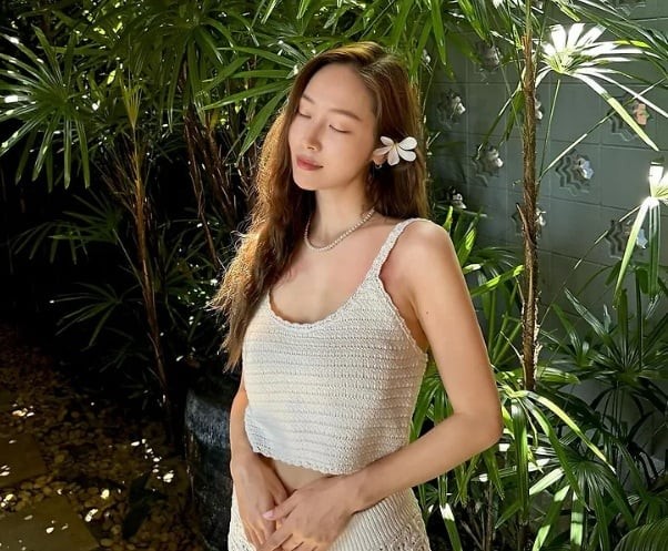 Những chiếc kẹp tóc lấy cảm hứng từ các loài hoa vẫn là xu hướng được yêu thích mỗi khi mùa Hè đến.