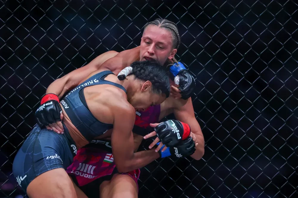 Dakota Ditcheva và Denise Kielholtz