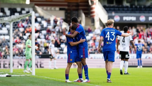 Harry Amass, Chido Obi và Toby Collyer đều có thể rời Man United ngay mùa hè 2026. Ảnh: Getty Images.