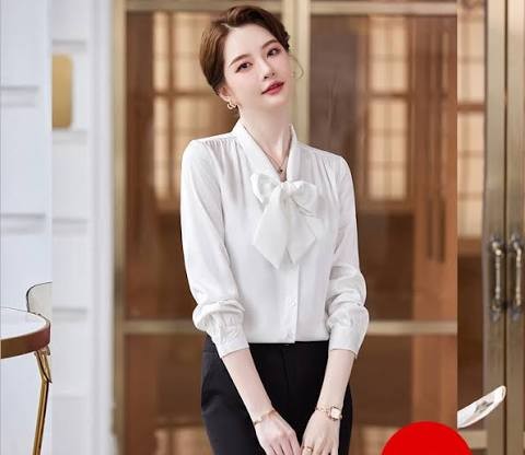  Phần nơ mềm mại ở cổ giúp bộ trang phục nổi bật mà không cần sử dụng quá nhiều phụ kiện.
