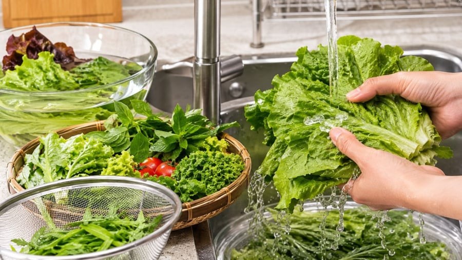 Nên cẩn thận với thời gian ngâm rau