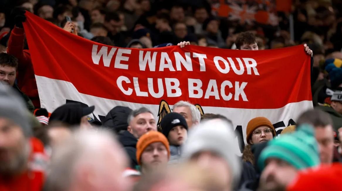 Manchester United phải xin lỗi người hâm mộ vì sai lầm nội bộ. Ảnh: Getty Images