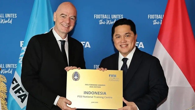 Chủ tịch PSSI Erick Thohir và Gianni Infantino. Ảnh: Instagram.