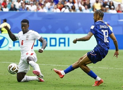 Barcola có thể chơi ở hầu hết mọi vị trí trên hàng công. Ảnh: Getty Images.