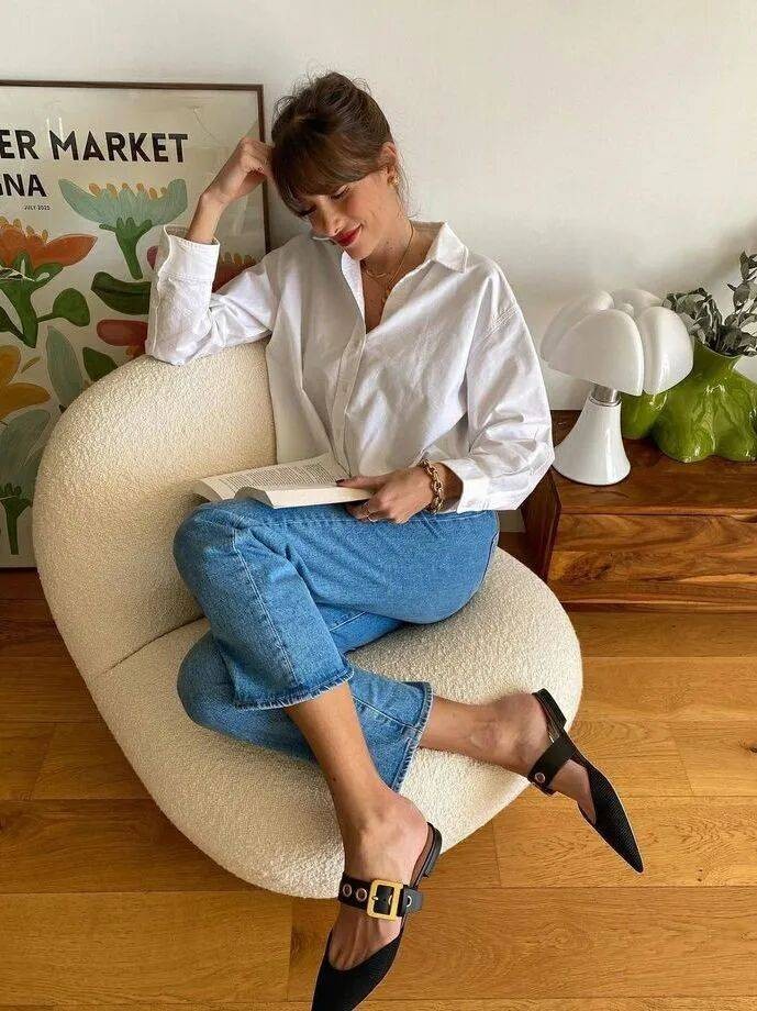 Điểm đặc trưng của quần 9 tấc nằm ở phần gấu quần kết thúc ngay trên mắt cá chân. 