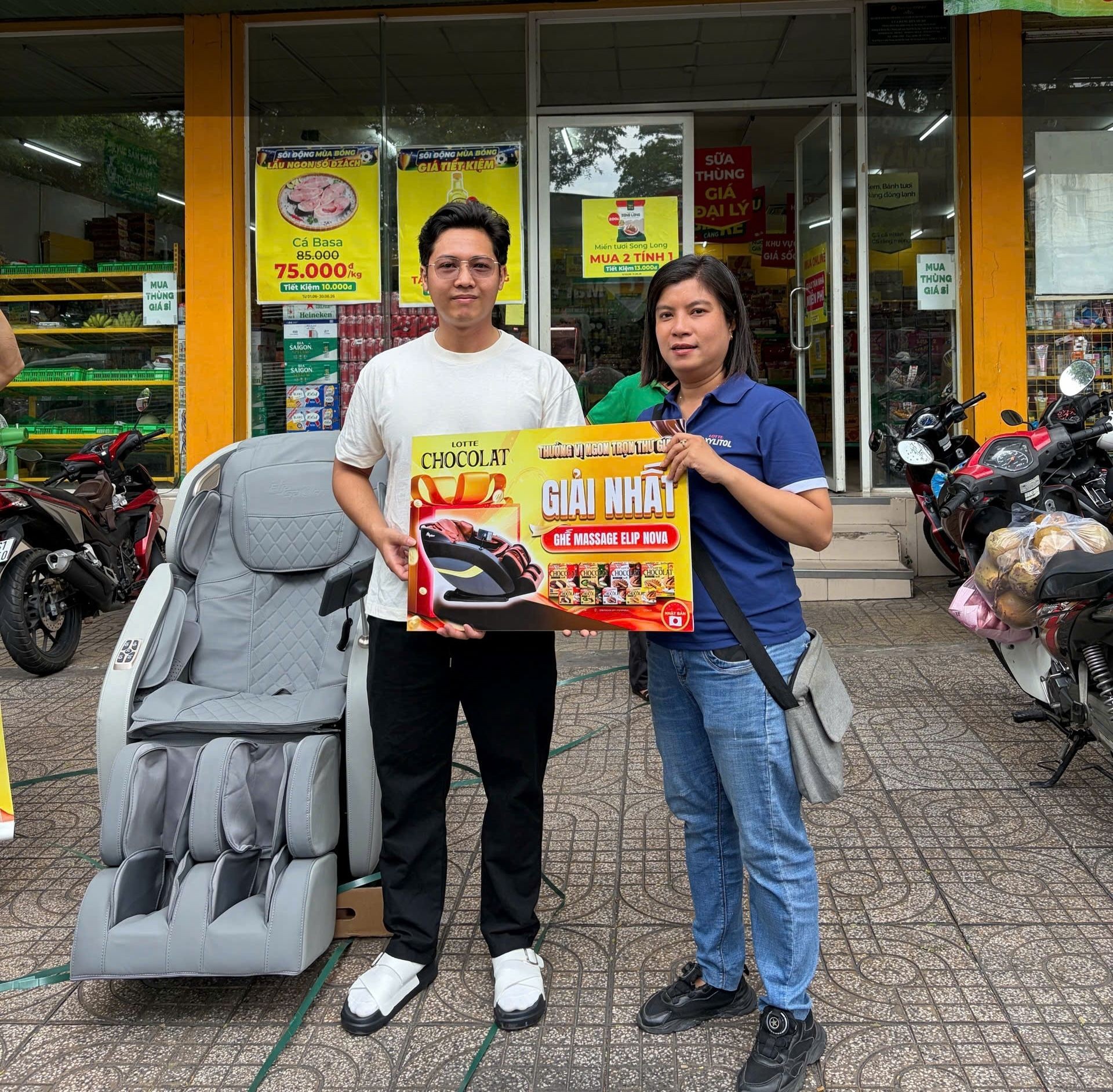HÌNH TRAO QUÀ - TRẦN DUY KHANH (4) (1).jpeg