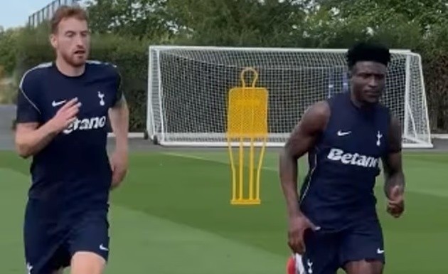  Kulusevski và Kudus trở lại tập luyện. (Ảnh: Trang chủ Tottenham)