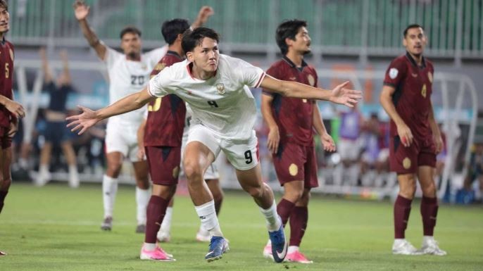 Mitchell Baker ăn mừng sau khi ghi bàn cho đội tuyển quốc gia Indonesia trong trận đấu AFF Cup 2026 (ảnh: Budy Santoso/Kapan Lagi).