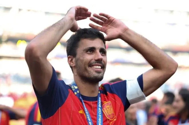 Rodri đang đứng trước cơ hội chơi cho 1 trong 2 đội bóng vĩ đại nhất La Liga. Ảnh: Getty.