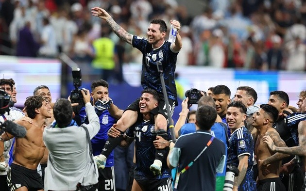 Argentina lập ra một ngày đặc biệt để kỷ niệm chiến thắng 2-1 trước Anh tại World Cup. (Ảnh: Getty Images)