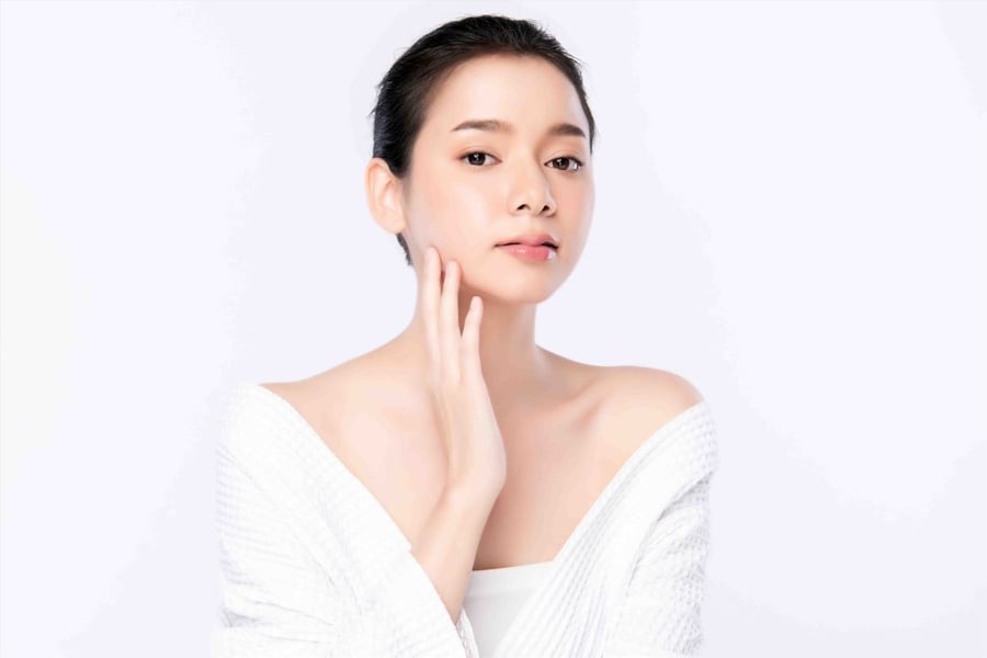 Khi áp lực tích tụ trong thời gian dài, cơ thể dễ rơi vào trạng thái mệt mỏi, khiến da xỉn màu, tóc yếu và quá trình lão hóa diễn ra nhanh hơn.