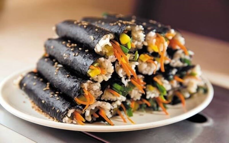 Cơm cuộn rong biển ngon tại nhà 