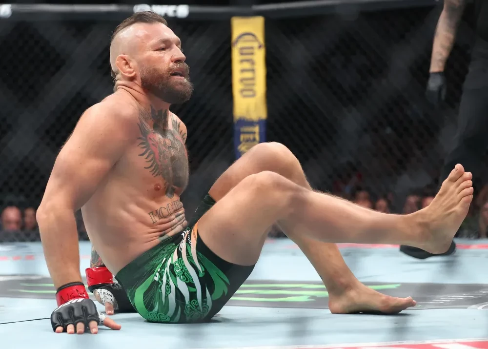Conor McGregor chấn thương tại UFC 329