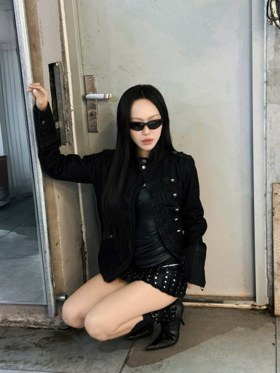 Không chỉ trung thành với phong cách dịu dàng, Diệu Nhi còn thường xuyên thử sức với những bản phối mang tinh thần thời trang hiện đại và cá tính hơn.

