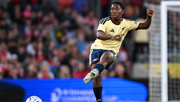 Arsenal ngăn Skelly đến Man United. Ảnh: Getty Images