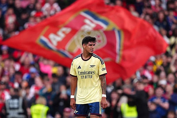 Hincapie có thể tạm thời thay thế Saliba. Ảnh: Getty Images. 