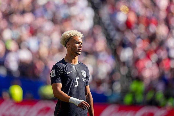 Man Utd nên cân nhắc chiêu mộ Robinson. Ảnh: Getty Images. 