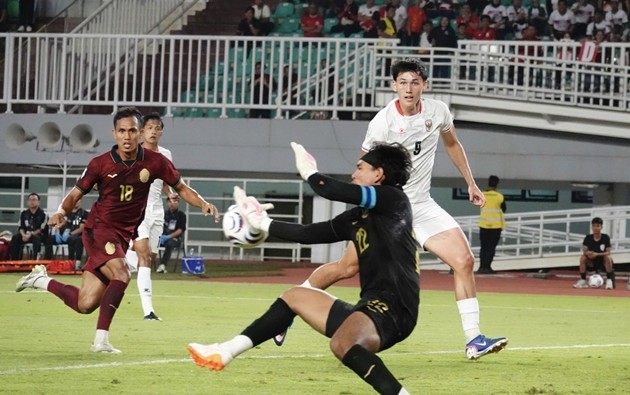 Campuchia (trái) khó tạo bất ngờ trước tuyển Việt Nam. Ảnh: ASEAN Cup