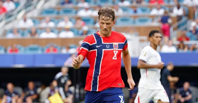  Sander Berge là mục tiêu đáng xem xét với Man Utd. Ảnh: Getty.