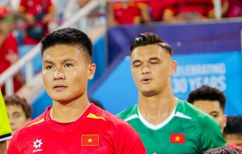 Nguyễn Quang Hải (áo đỏ) vừa có trận đấu thứ 84 trong màu áo tuyển Việt Nam. Ảnh: CLB Công An Hà Nội.