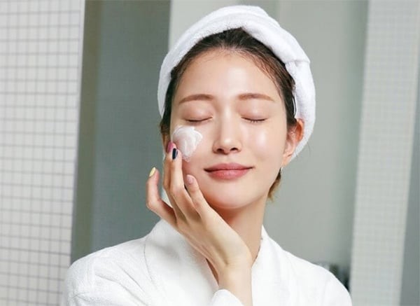 Không phải lúc nào rửa mặt nhiều lần cũng giúp da sạch hơn.