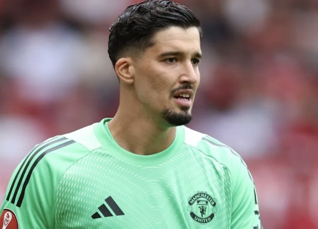 Rời Old Trafford, Bayindir viết tâm thư hẹn sớm gặp lại fan Quỷ đỏ. Ảnh: Getty.