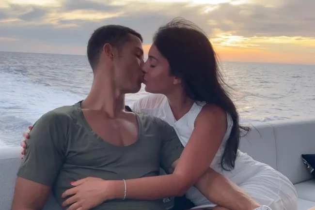 Ronaldo lên kế hoạch tổ chức đám cưới xa hoa. Ảnh: The Sun.